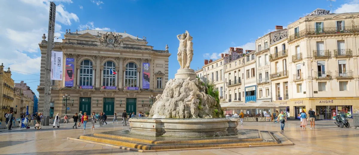 La place de la Comédie à Montpellier, à deux pas de l'agence