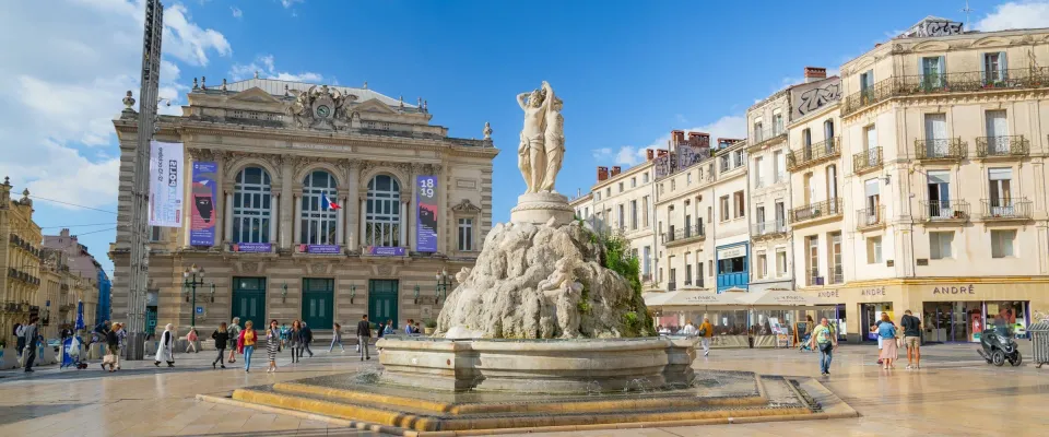 La place de la Comédie à Montpellier, à deux pas de l'agence
